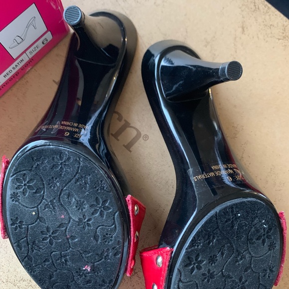 Too small - Picture 3 of 3